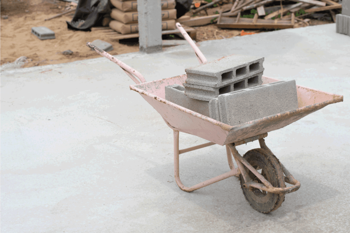 Cart to bring concrete blocks to prepare for building walls, houses, buildings.